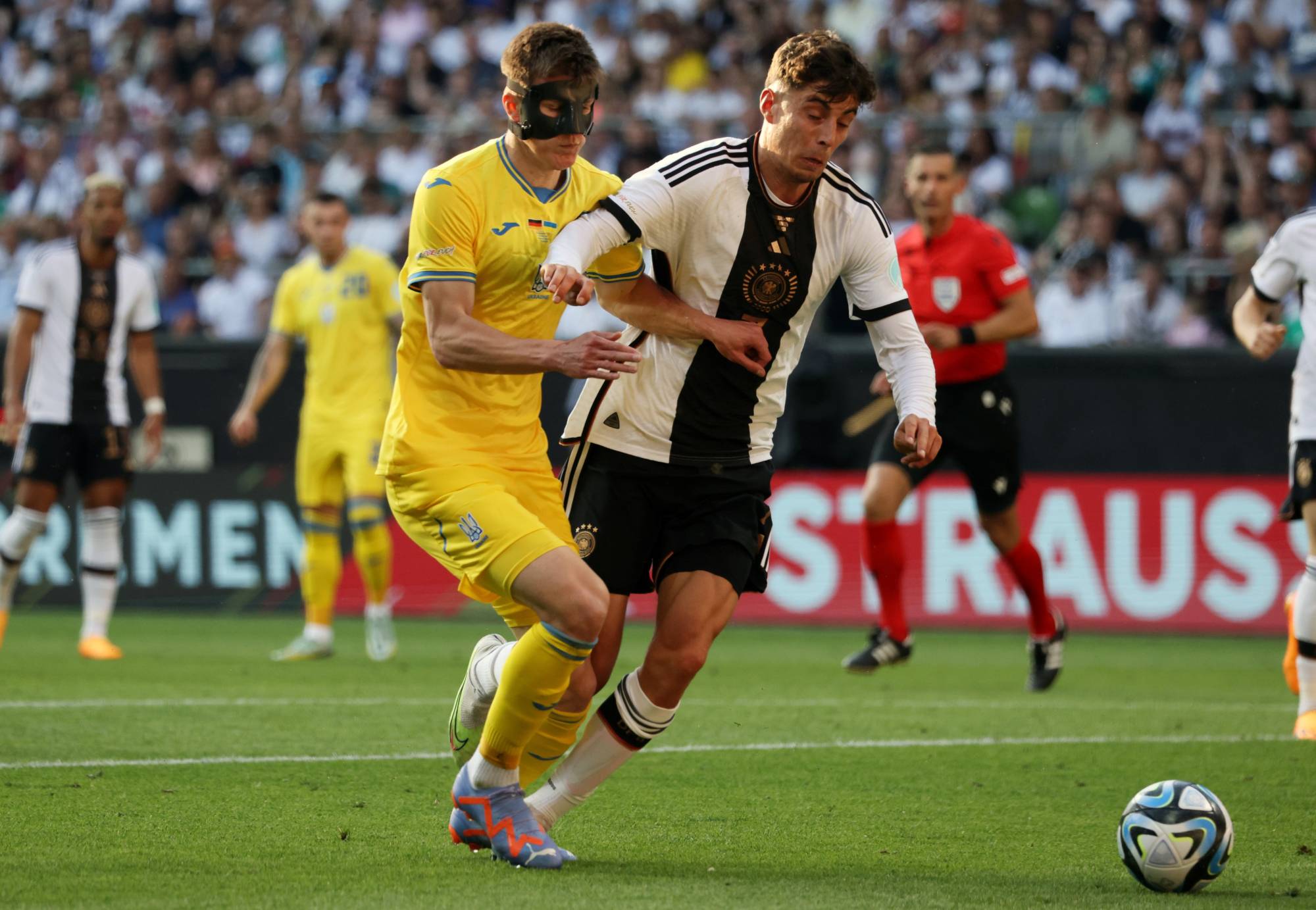 Football Lebanon - ألمانيا تنتزع تعادلاً قاتلاً من أوكرانيا