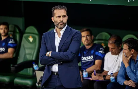 Football Lebanon - فالنسيا يمدّد عقد مدربه المنقذ