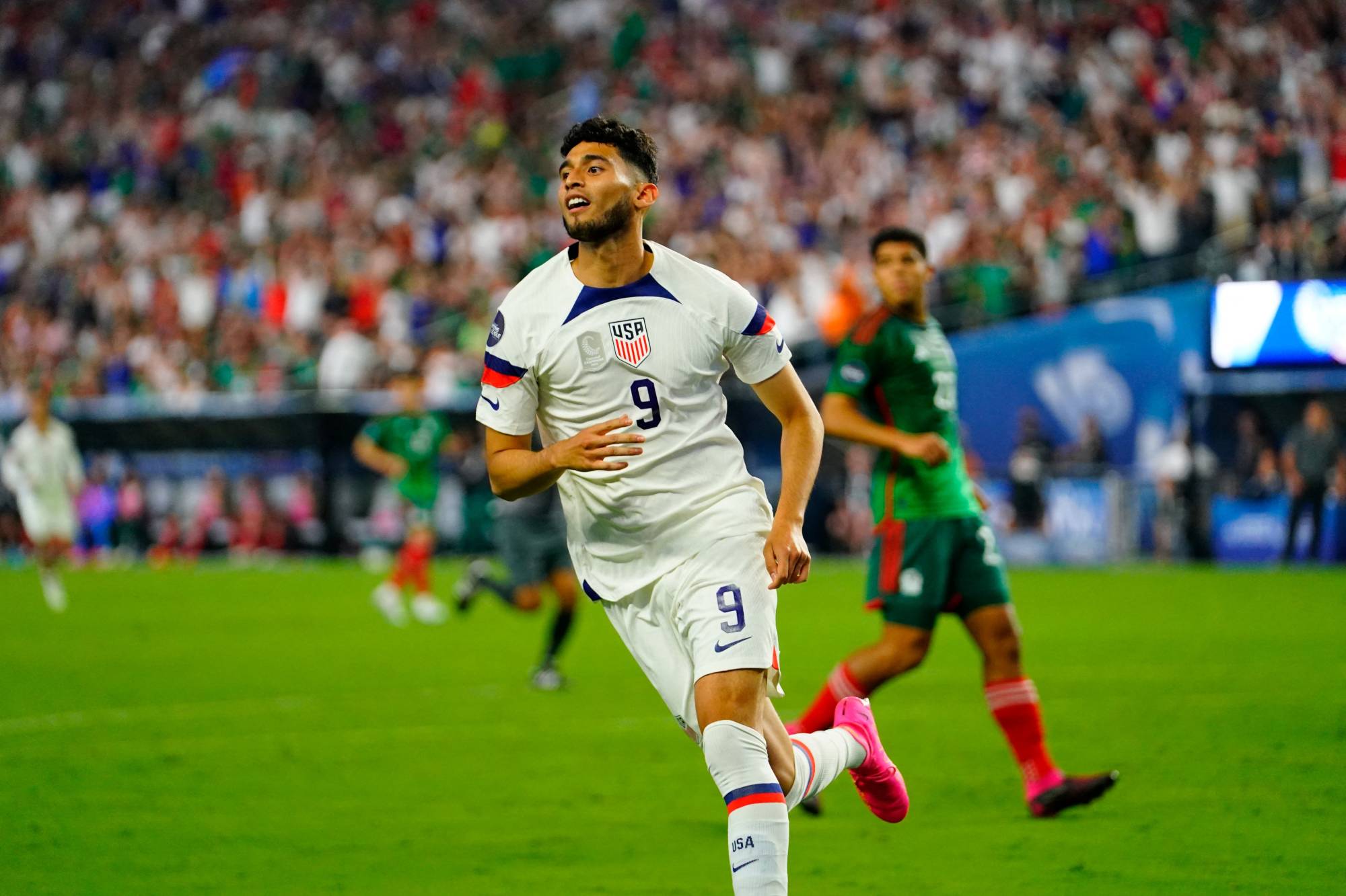 Football Lebanon - المكسيك في مرمى العقوبات بسبب هتافات معادية للمثليّين