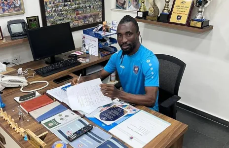 Football Lebanon - نادي شباب الساحل يجدد عقد اللاعب النيجيري أندرو ايكيفي