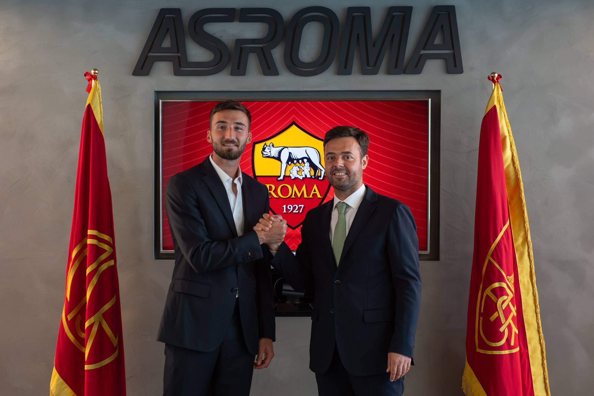 Football Lebanon - كريستانتي يمدّد عقده مع روما