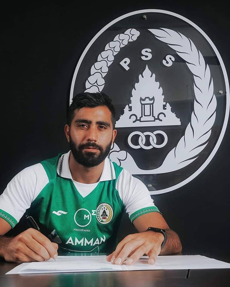 Football Lebanon - جهاد أيوب يجدد عقده مع فريق بسلمان الاندونيسي