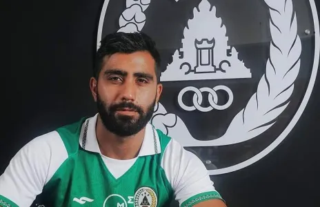 Football Lebanon - جهاد أيوب يجدد عقده مع فريق بسلمان الاندونيسي