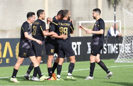 Football Lebanon - فوز العهد المتصدر بأربع أهداف