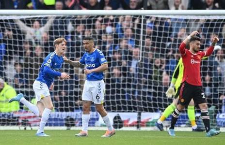 Football Lebanon - الدوري الإنكليزي.. مانشستر يونايتد يسقط أمام إيفرتون