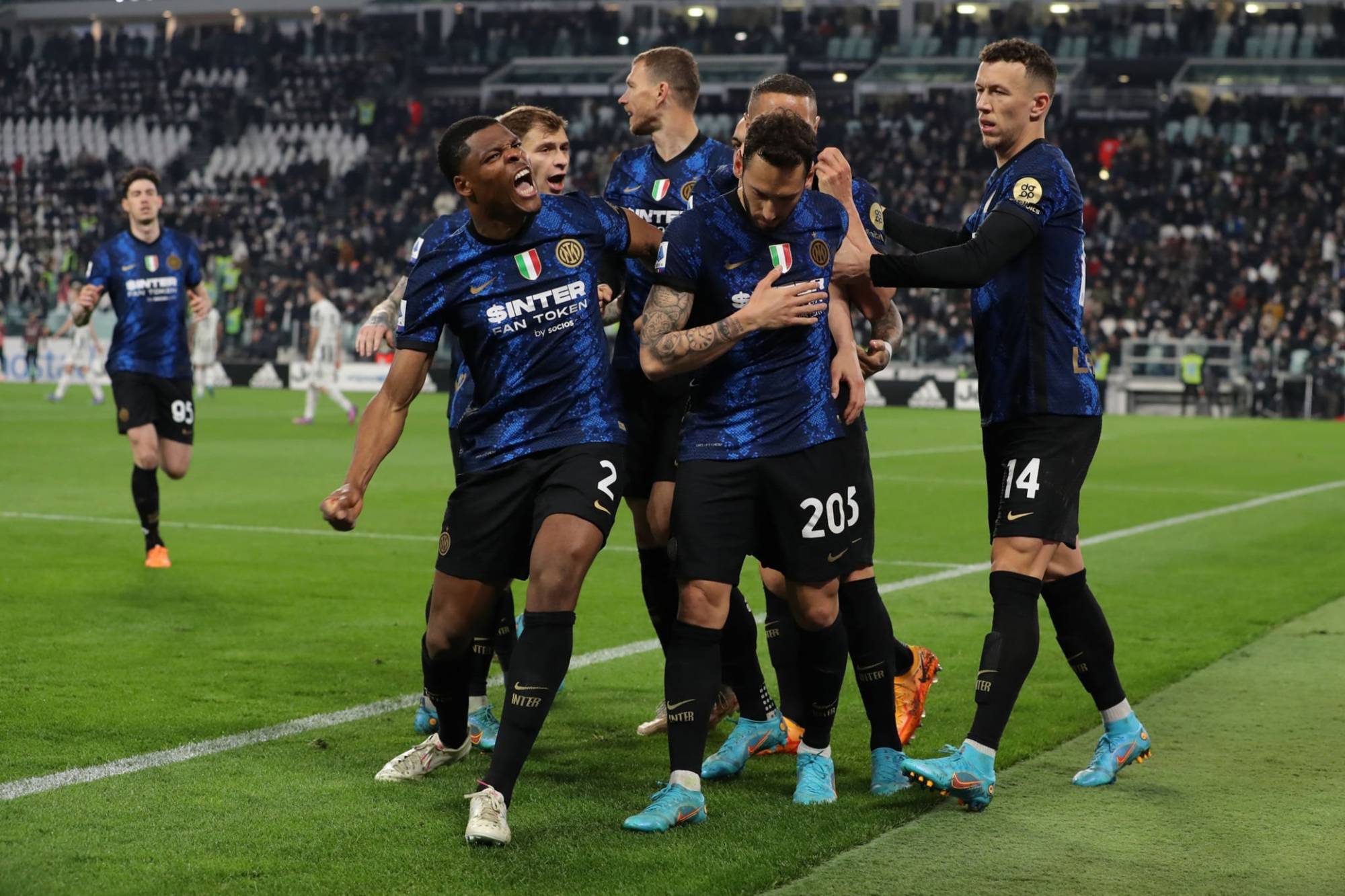 Football Lebanon - انتر يحسم ديربي ايطاليا