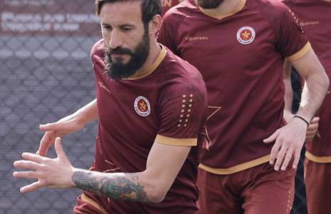 Football Lebanon - خالد التكجي يعود للتمارين