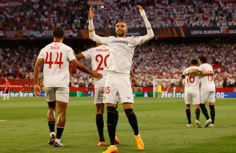 Football Lebanon - إشبيلية يطيح بمانشستر ويلحق بيوفنتوس وروما