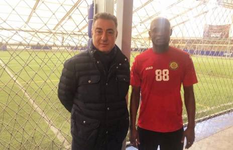 Football Lebanon - مهاجم كونغولي في نادي البرج