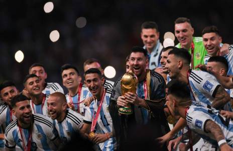 Football Lebanon - ميسي إلى الأرجنتين للاحتفال مع 60 ألف متفرّج بلقب المونديال