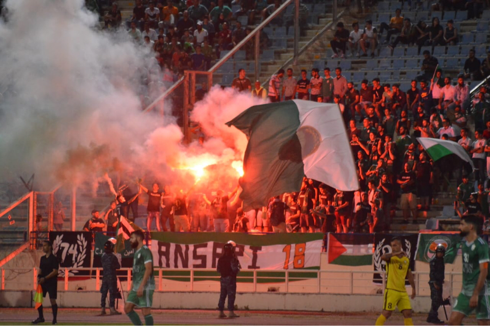 Football Lebanon - الأنصار يرفض تصرفات جمهور العهد والتهجم على أبو شاكر
