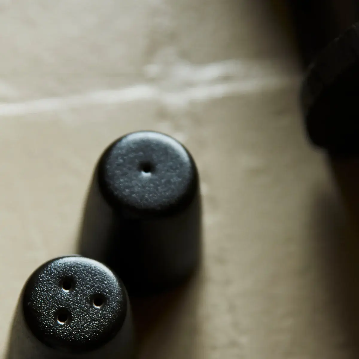 Salt & Pepper Aida Raw Titanium Black