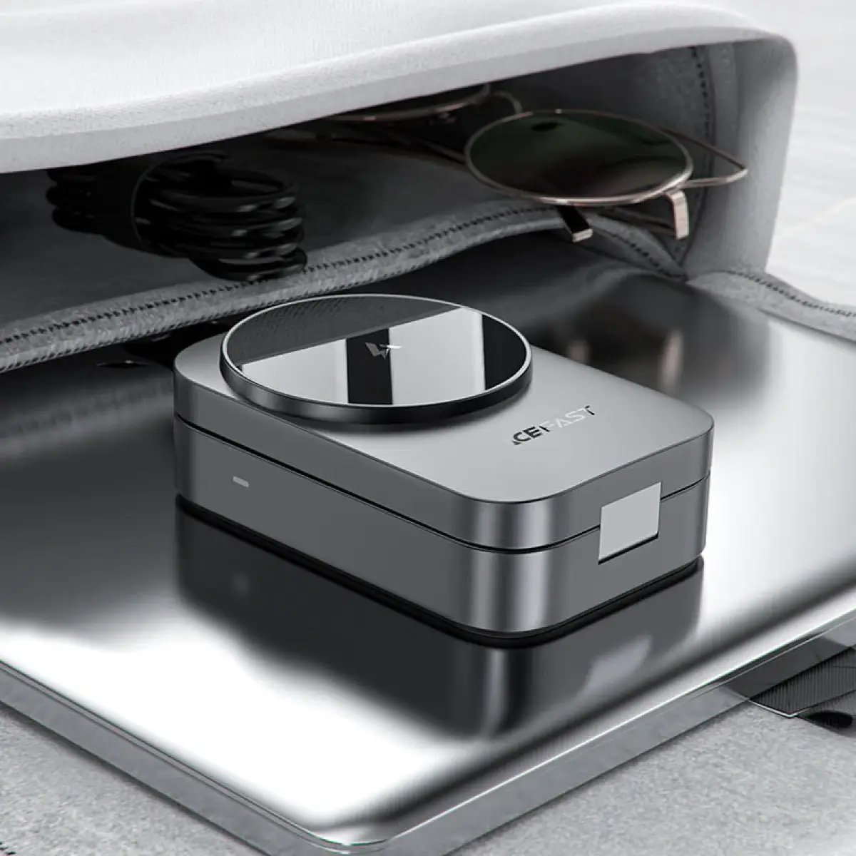 Acefast Fast Wireless Charger Desktop Holder E22