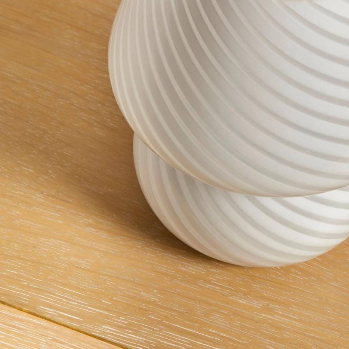 Striped Glass Accent Lamp – 18 cm, Elegant Plug-in Lighting, Sk1951424