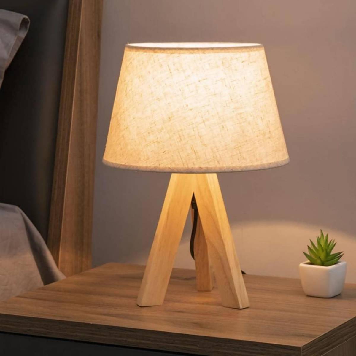 Minimalist Wooden Tripod Table Lamp – 36 Cm, Linen Shade, Sk856