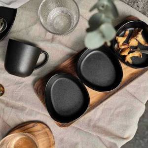 Aida Set 3 Bowls On Teak Board Aida Raw Titanium Black
