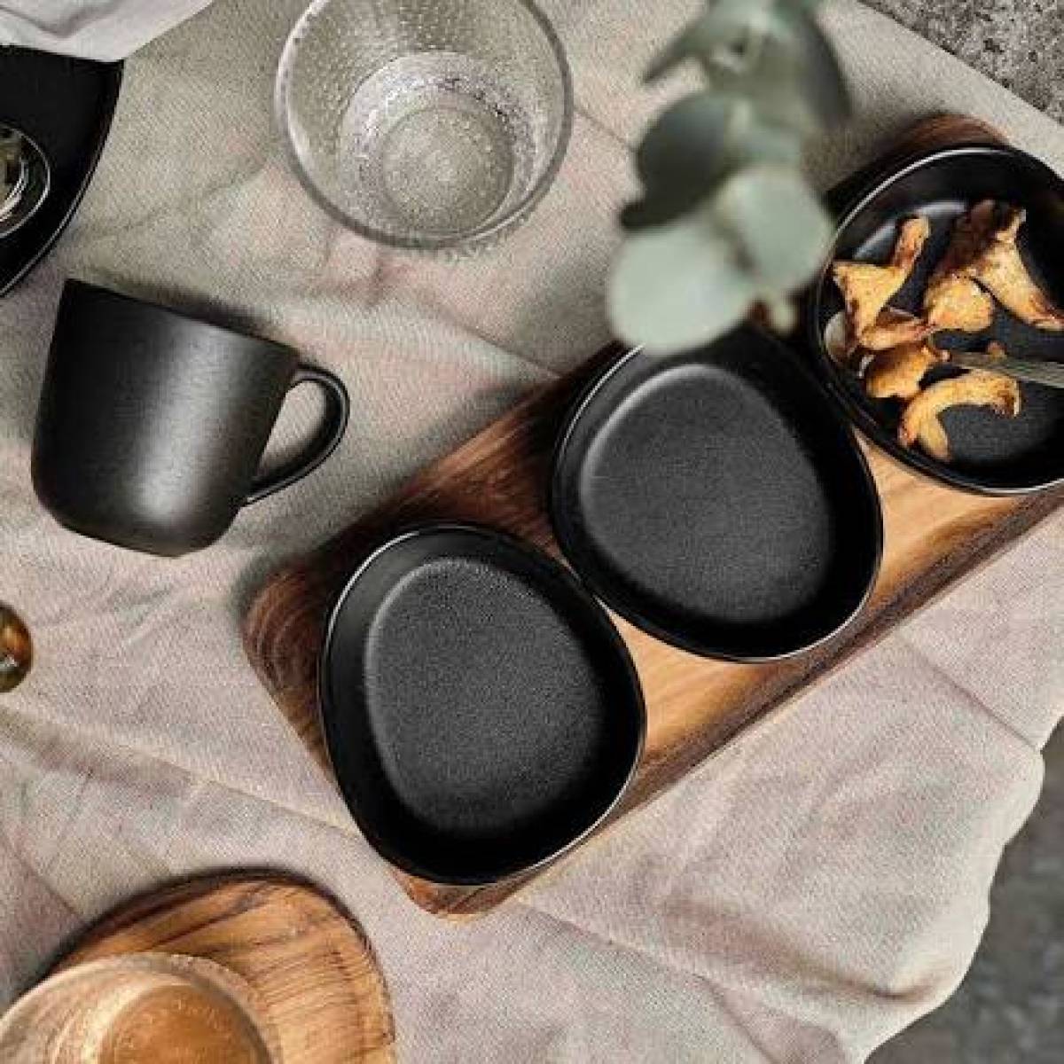 Aida Set 3 Bowls On Teak Board Aida Raw Titanium Black