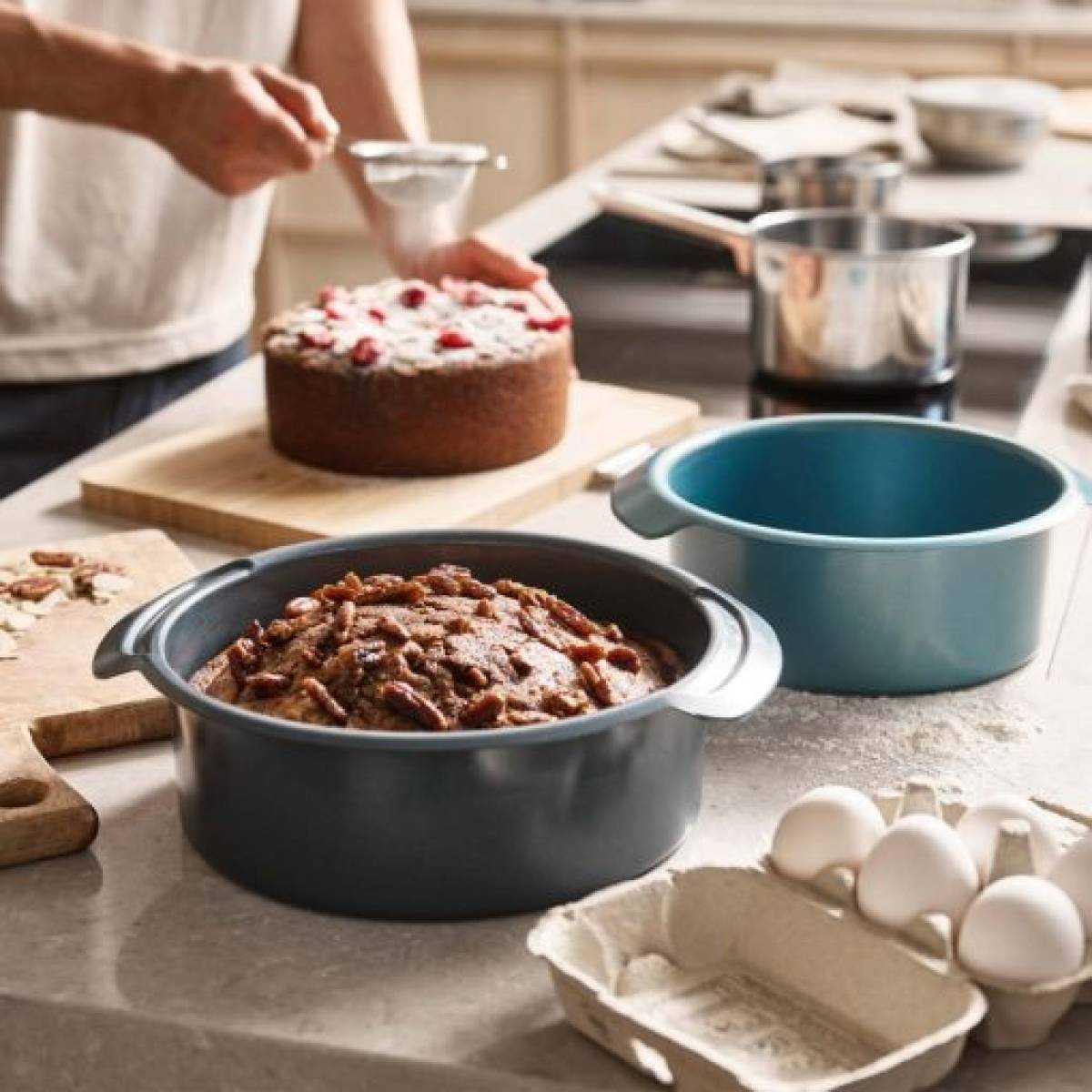 Joseph Joseph Nest™ Bake Non-Stick 2-piece Blue Round Cake Tin Set