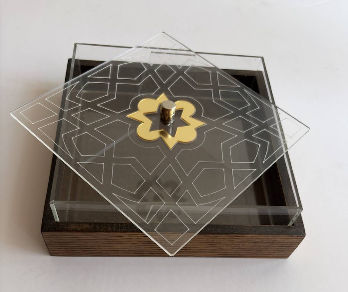 Wood & Acrylic Box Arabesc Light Walnut Gold A