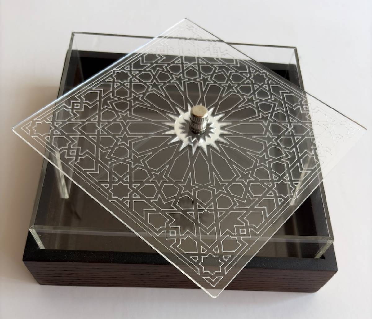wood & acrylic box arabesc dark walnut silver B