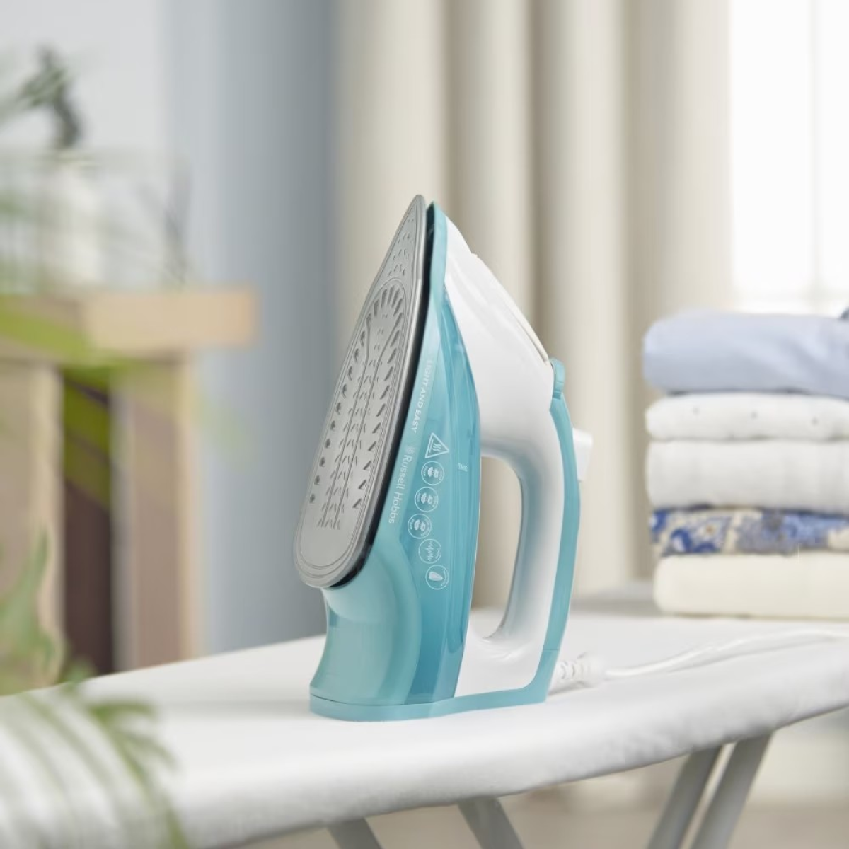 Russell Hobbs Ceramic Soleplate Iron 2400w