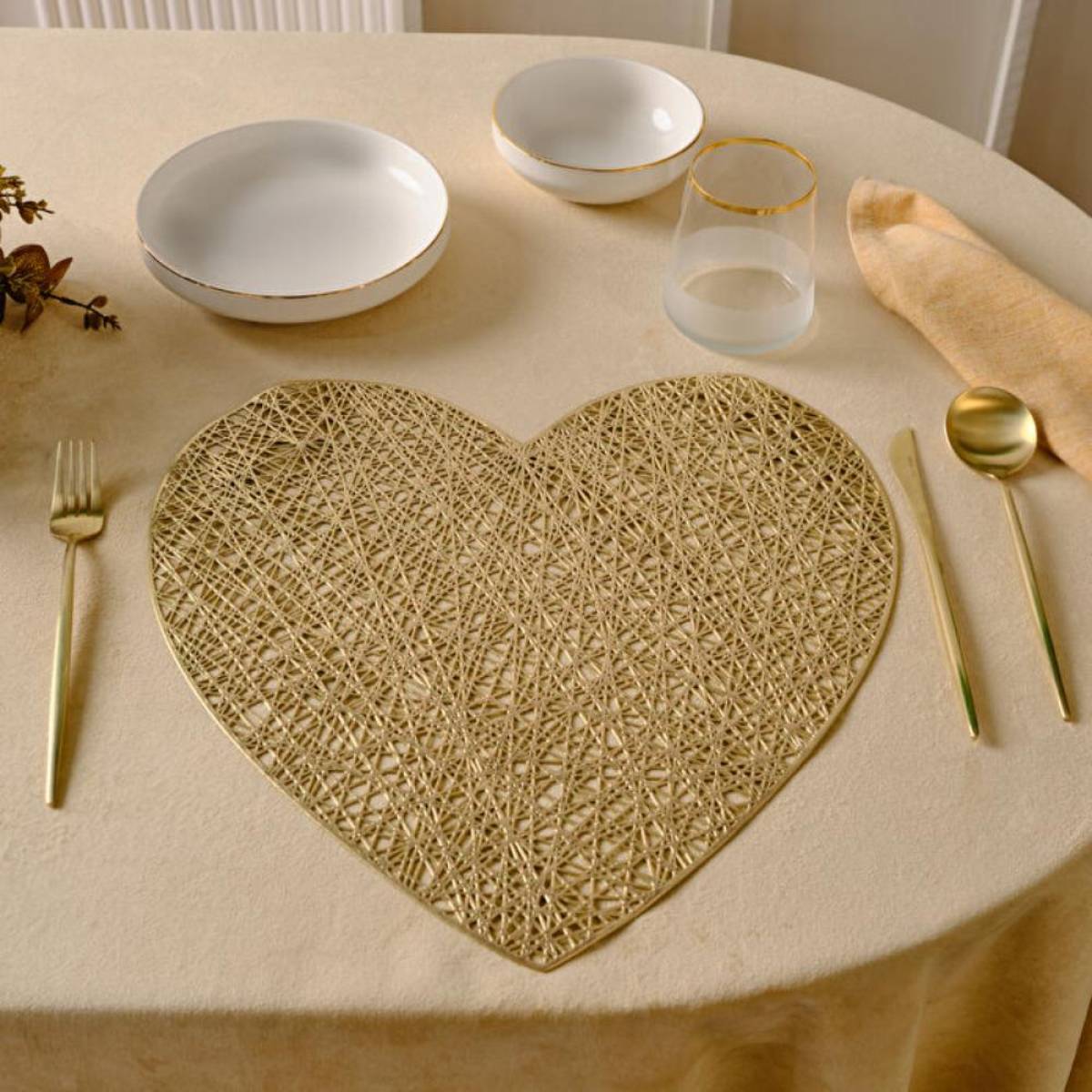 Karaca Home 2-piece Heart-shaped Placemat Set - Gold