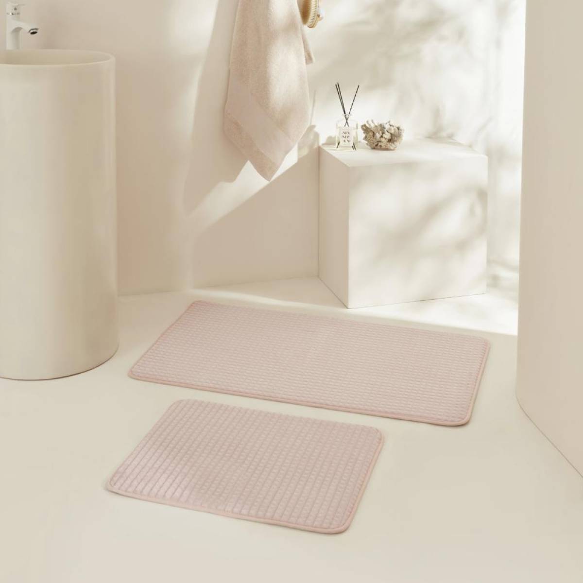 Karaca Home Plaid Embossed 2-piece Bath Mat Set - Powder | Soft Absorbent Bathroom Rugs