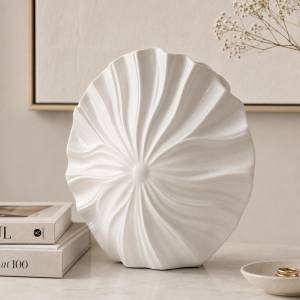 Modern Shell-Shaped Ceramic Vase – Sculptural Decorative Accent, SK877