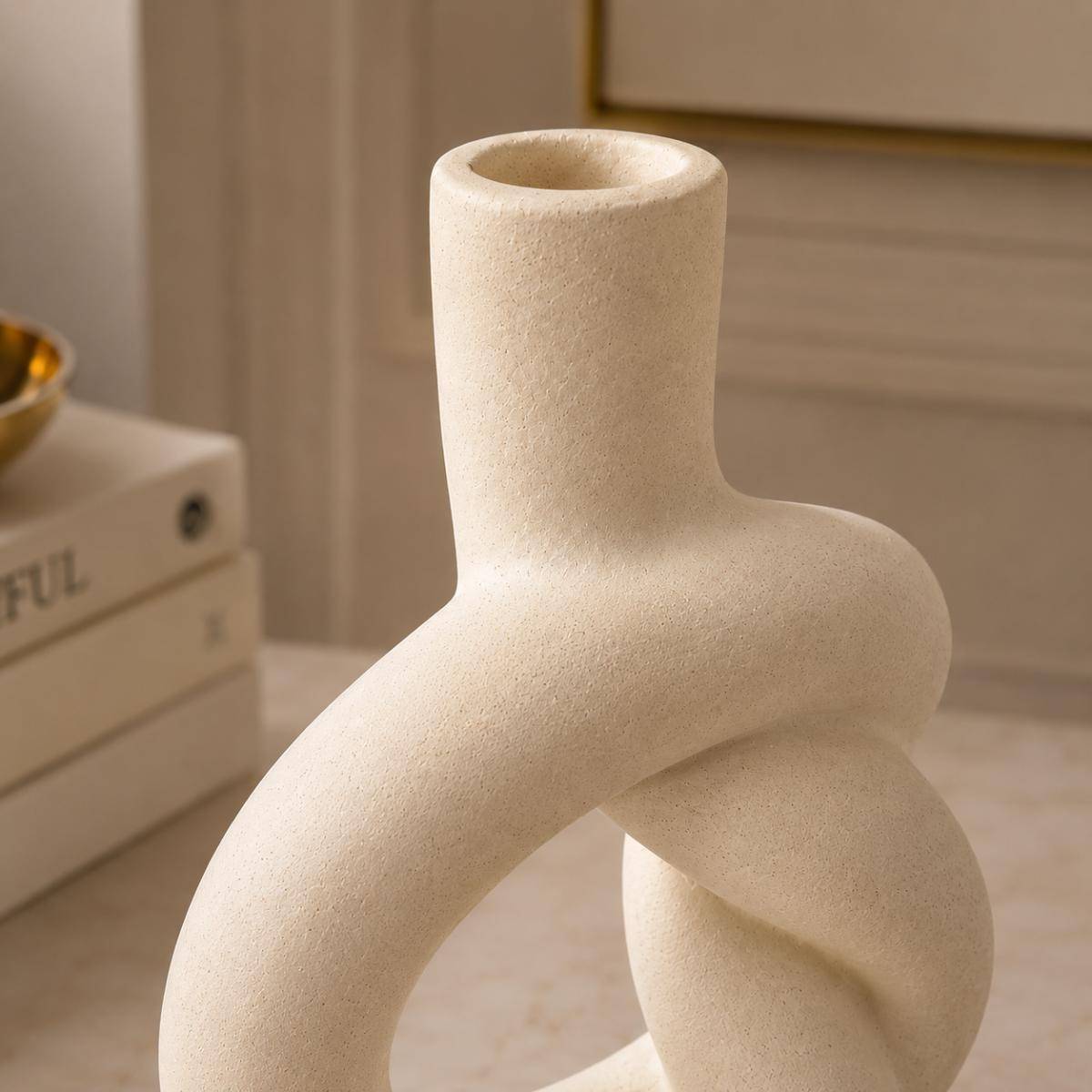 Modern Sculptural Ivory Ceramic Vase 20 cm, SK540