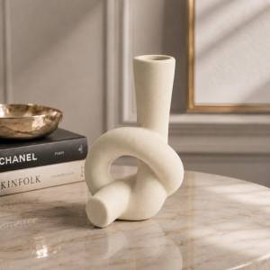 Sculptural Ceramic Knot Vase 17 cm, SK539