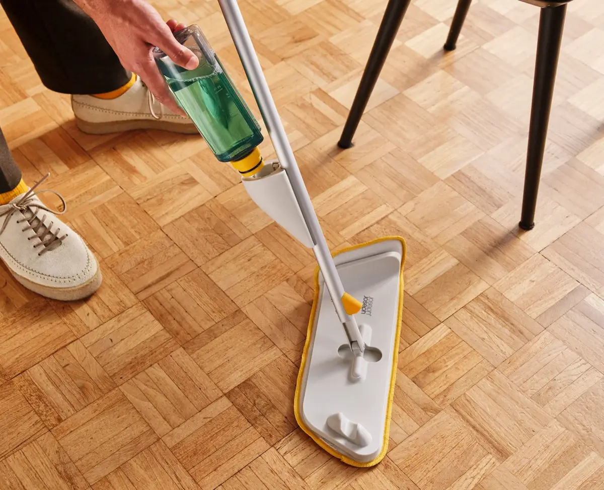 Joseph Joseph Clean Tech Spray Mop W.scrubing Pad