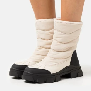 Ravensburger 27524 - Last One Laughing - The Party Game For The Show, LOL Game & Jumbo Games Original Rummikub Travel Pouch - The Classic Game With Small Bag