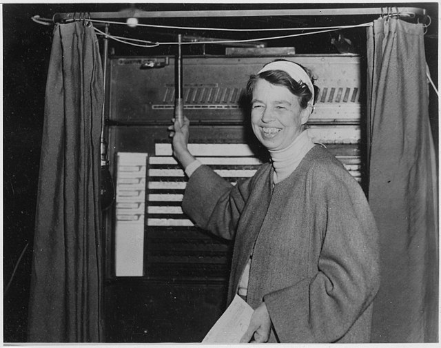 Election of 1936, A black and white photograph of Eleanor Roosevelt Voting in 1936, StudySmarter