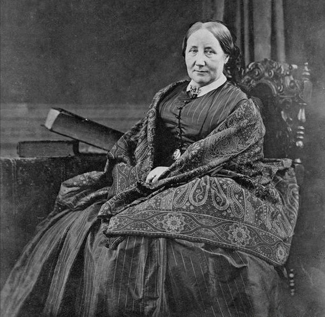 Elizabeth Gaskell, Portrait, StudySmarter