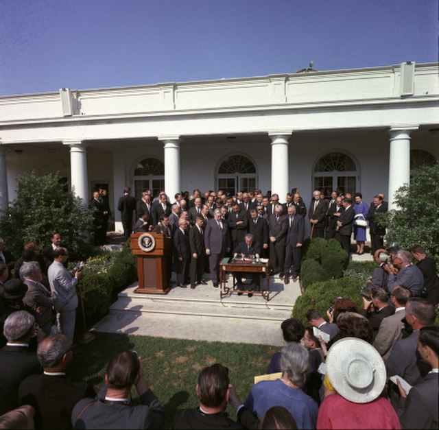 The Great SocietyLyndon Johnson signing the Economic Opportunity Act 91Ó°ÊÓ
