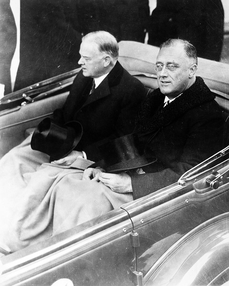 Élection présidentielle de 1932, Photographie de Herbert Hoover et Franklin Roosevelt lors de l'inauguration présidentielle de 1933, StudySmarter.