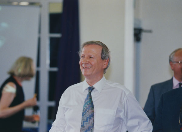 Figure 1. Anthony Giddens. StudySmarter