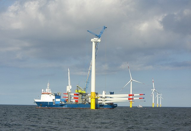 Éolienne offshore d'un mégawatt dans la mer Baltique. La mer Baltique. StudySmarter.