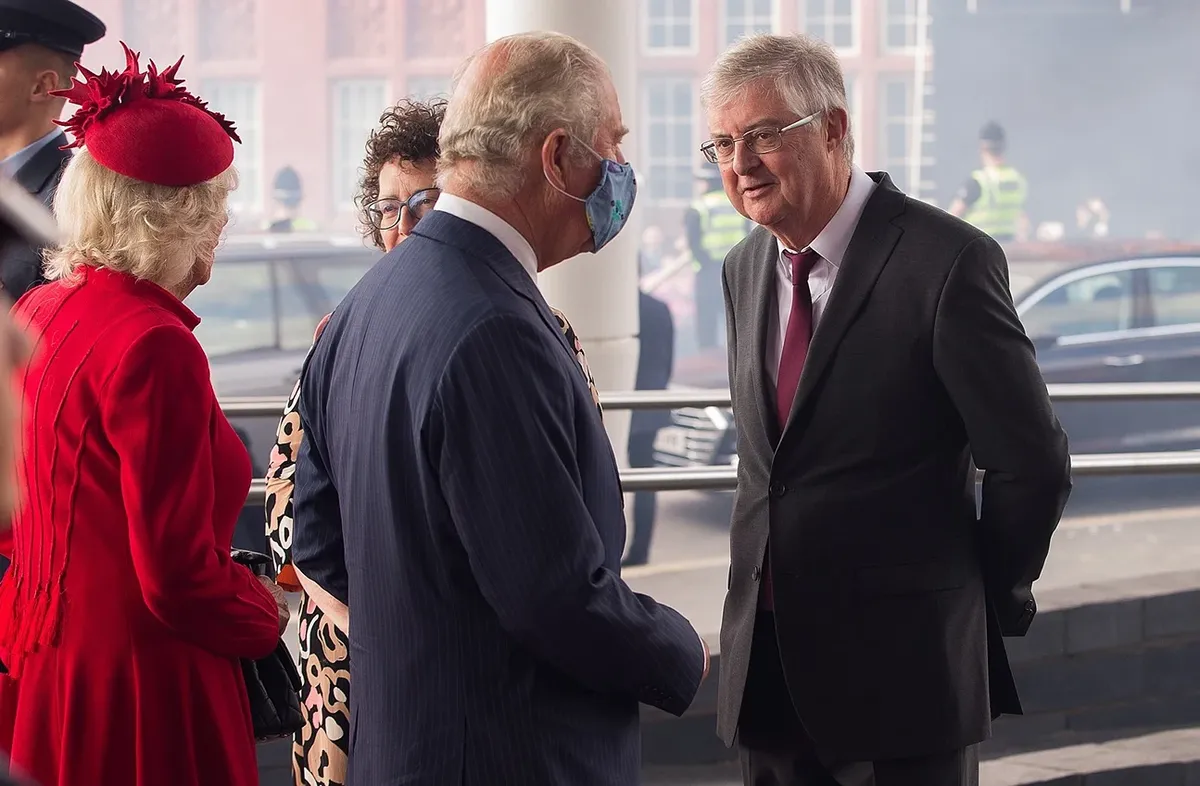 El Parlamento galés Mark Drakeford se reúne con el rey Carlos y la reina consorte Camilla StudySmarter