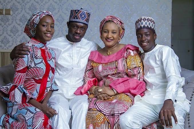 Reino Hausa Cultura y Tradición Hausa Estudio sobre Vestimenta TradicionalMás información