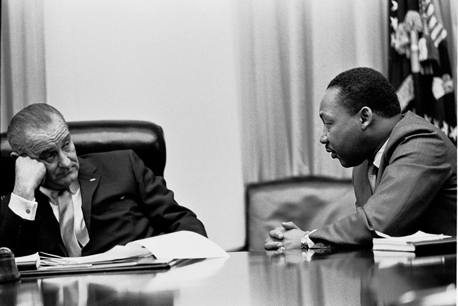 Ley de Vivienda Justa Reunión del presidente Johnson con el Dr. Martin Luther King Jr StudySmarter