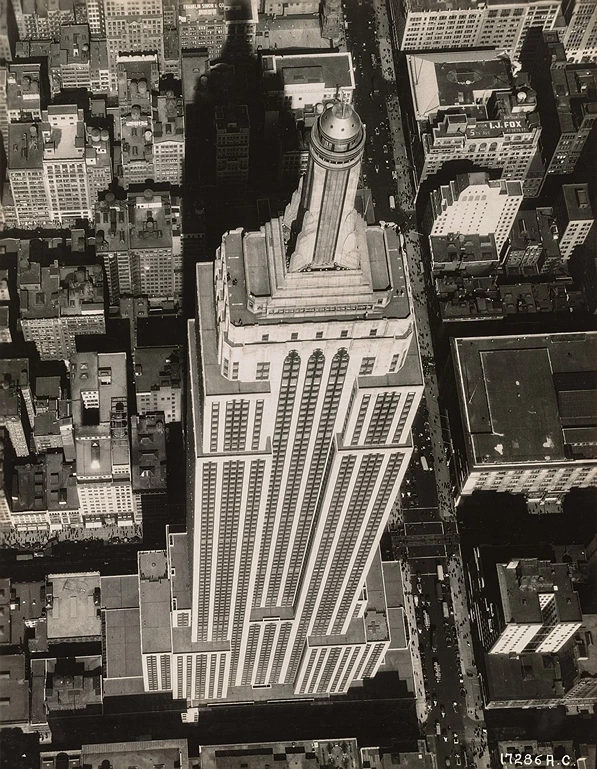 Architecture Art déco, vue aérienne de l'Empire State Building, 1932, StudySmarter