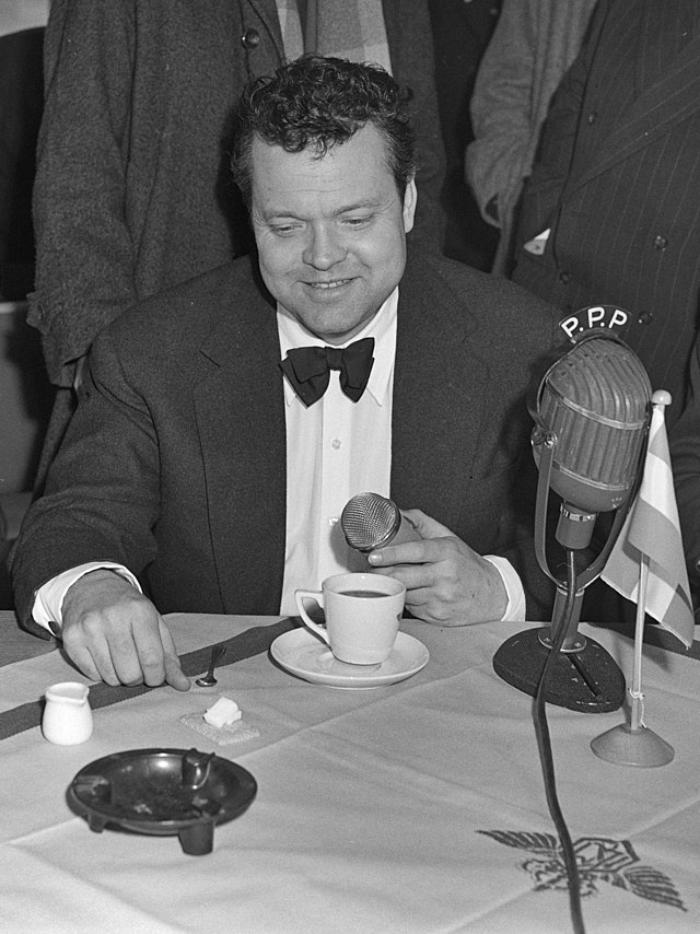 La Edad de Oro de Hollywood Una fotografía en blanco y negro del director Orson Welles StudySmarter