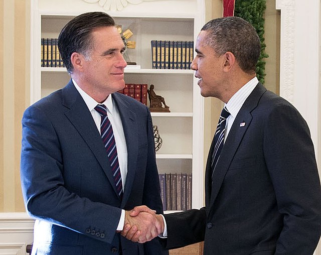 Élection présidentielle de 2012 Une photo couleur de Barack Obama et Mitt Romney se serrant la main après l'élection de 2012 studysmarter.