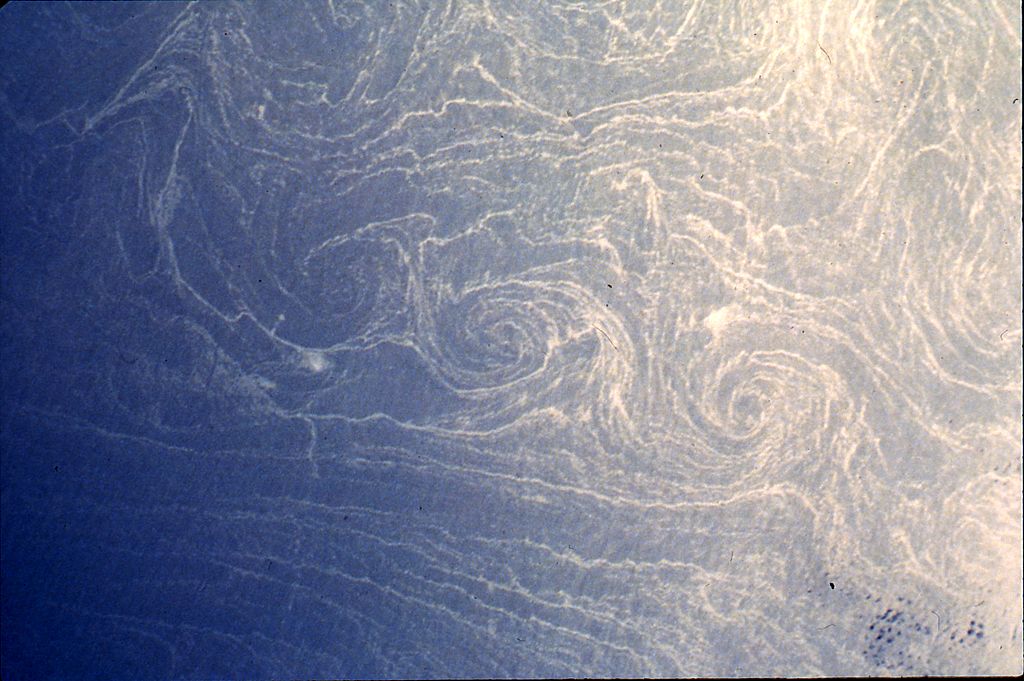 Courants de Foucault Image de courants de Foucault dans la mer StudySmarter