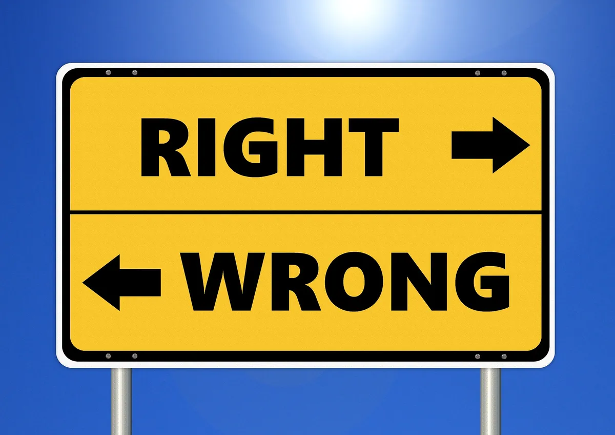 Theories of Socialization, Road sign that has right and wrong pointing in opposite directions, StudySmarter