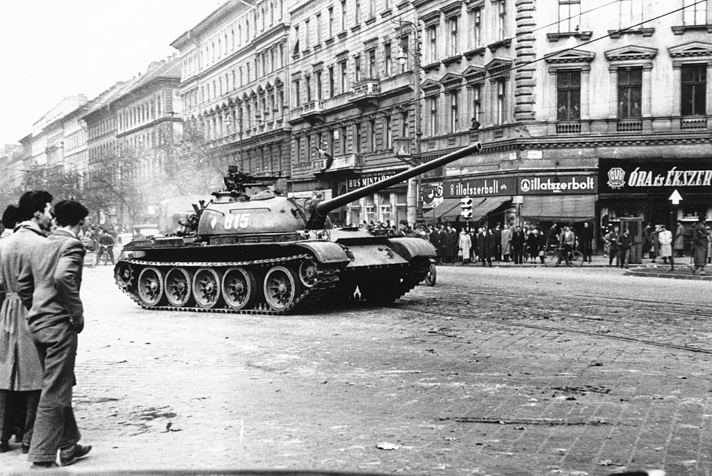 Résumé de la révolution hongroise Tank à Budapest StudySmarter