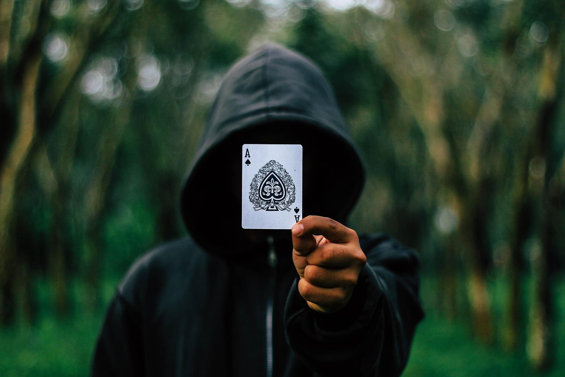 In the Lake of the Woods, Man performs card tricks, 91Ó°ÊÓ