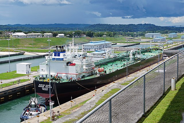 Le canal de Panama Le canal de Panama en fonctionnement en 2016 StudySmarter