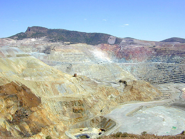 Commodity Dependence Chino Copper Mine Commodity Dependence Countries StudySmarter